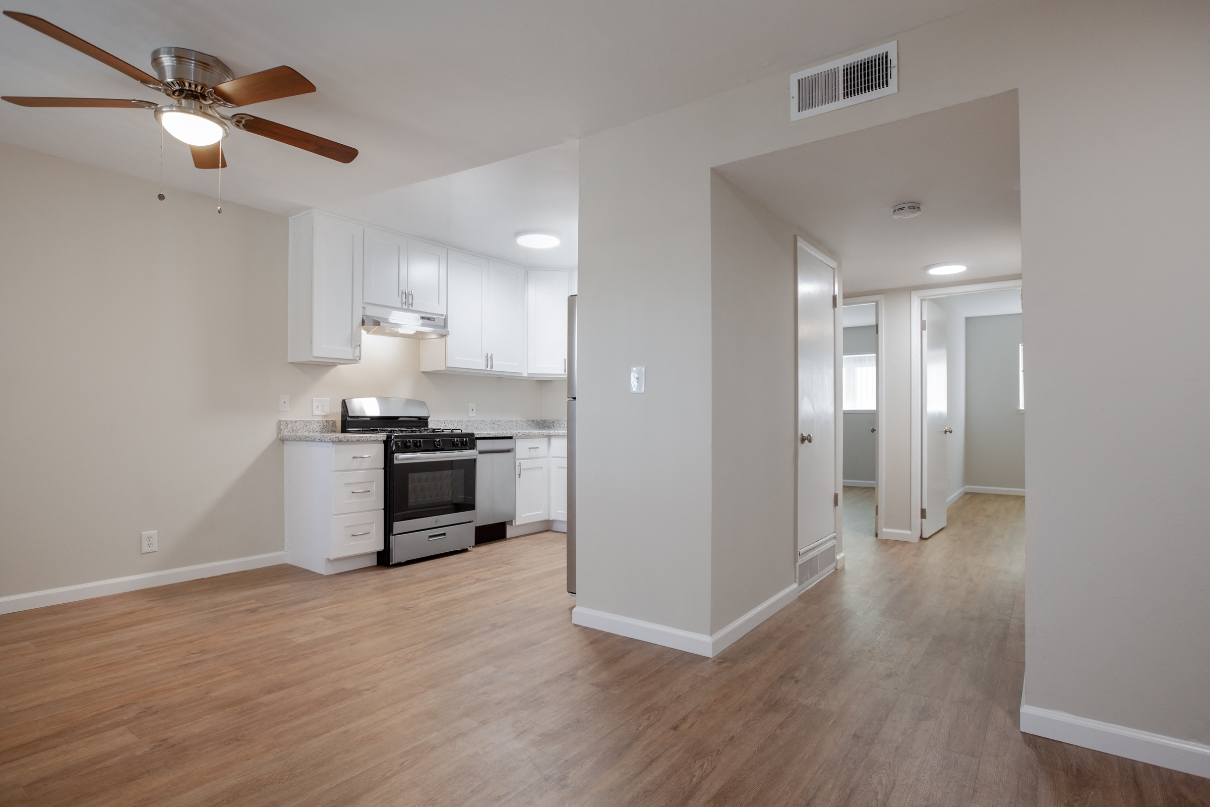 Midtown Apartments photo 2